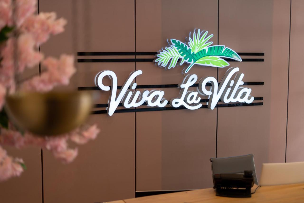 Viva La *